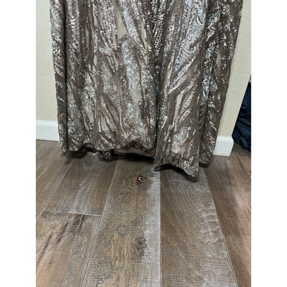 Mac Duggal size 4 Embroidered & Embellished Long Sleeve Tulle Ballgown $798 - Picture 8 of 16